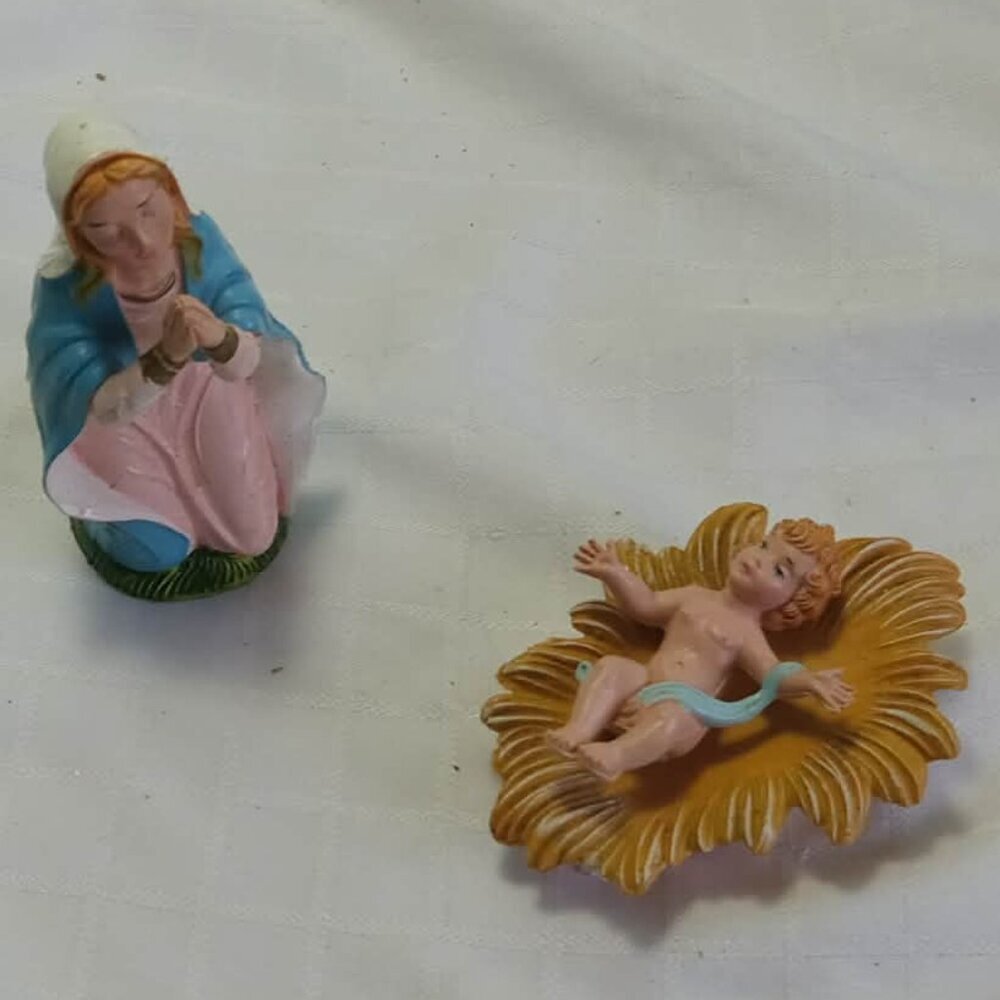 Mary, Joseph, Jesus, and a manger, Nativity scene figures, Christmas tree